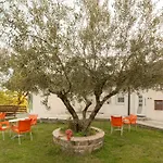 Apartma Serene Retreat Near *