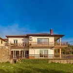 Apartma Serene Retreat Near *