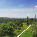 Serene Retreat Near *