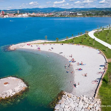 Surrounded By Forest With The Sea View Appartement Koper