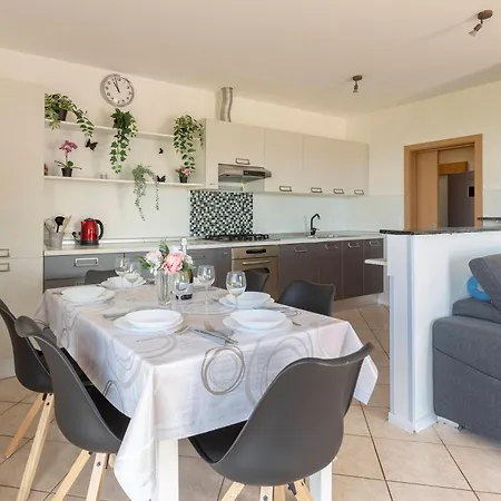 Surrounded By Forest With The Sea View Appartement Koper